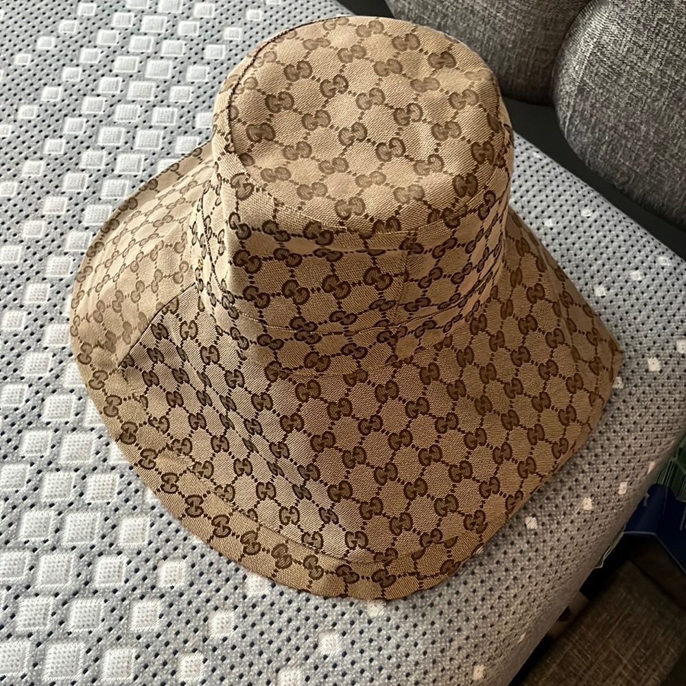 Gucci sun hat worn once
